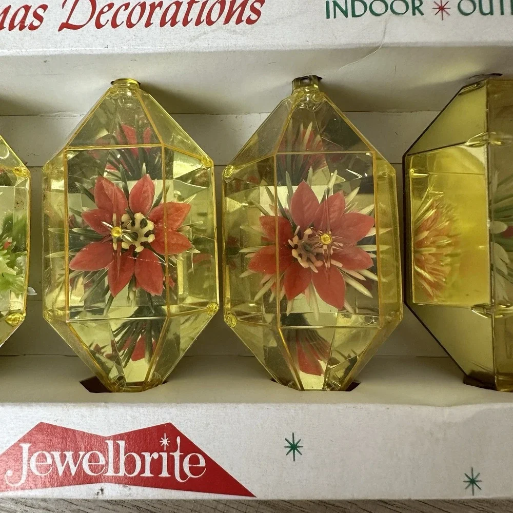 Vintage Jewelbrite Unbreakable Plastic Diaroma‎ Christmas Ornaments